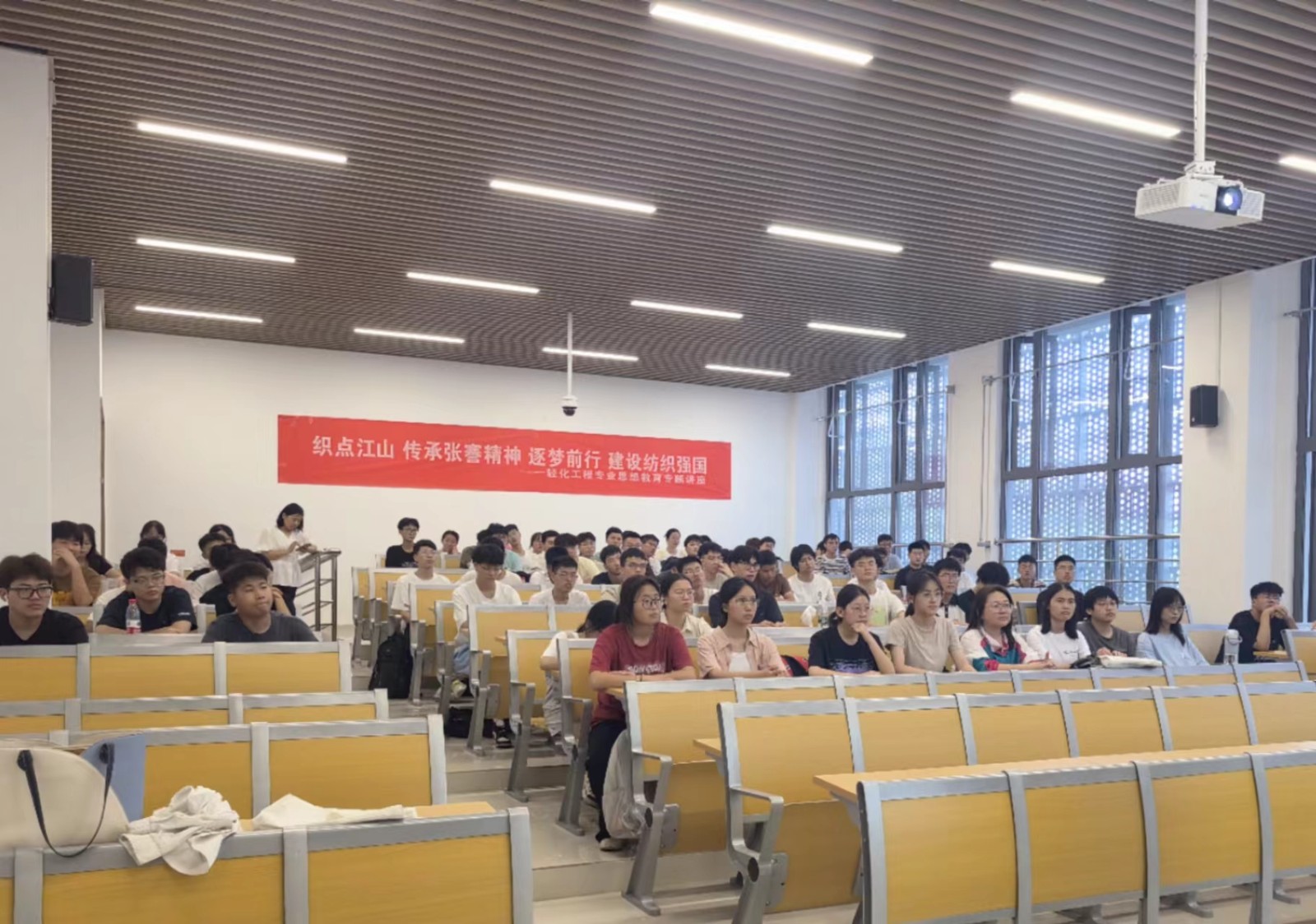 新生专业科普教育1.jpg