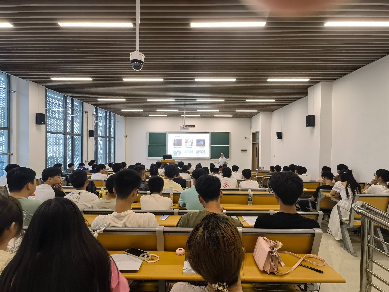 新生专业科普教育2.jpg